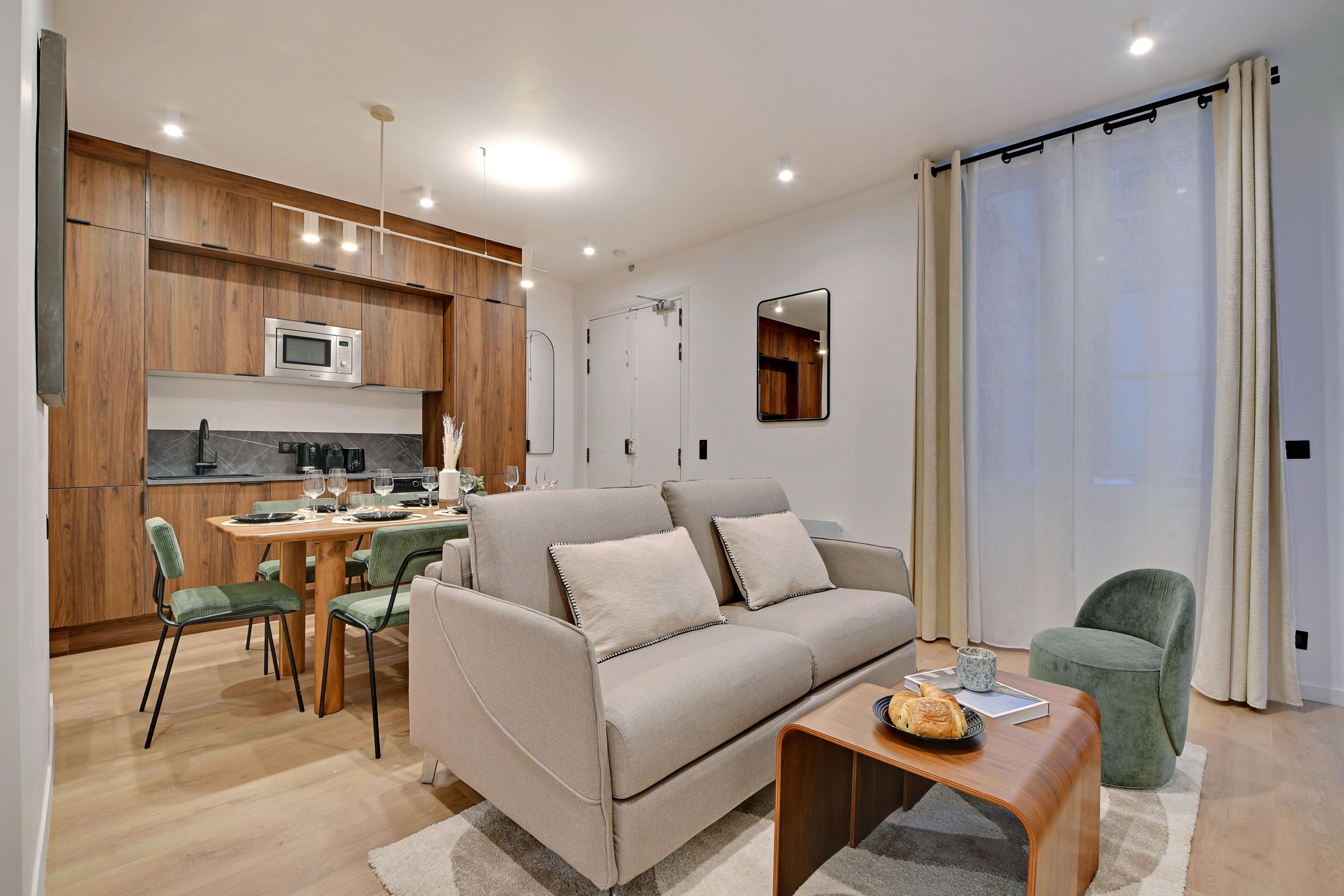 Spacious Apartment - 3Bdr/6P - Pigalle - Tap to explore photos
