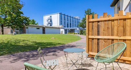 Mercure Lyon Est Villefontaine Room Type - Exterior Apartment with Sofa