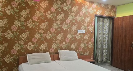 HOTEL SHRISTY RESIDENCY Room Type - Deluxe Room (AC)