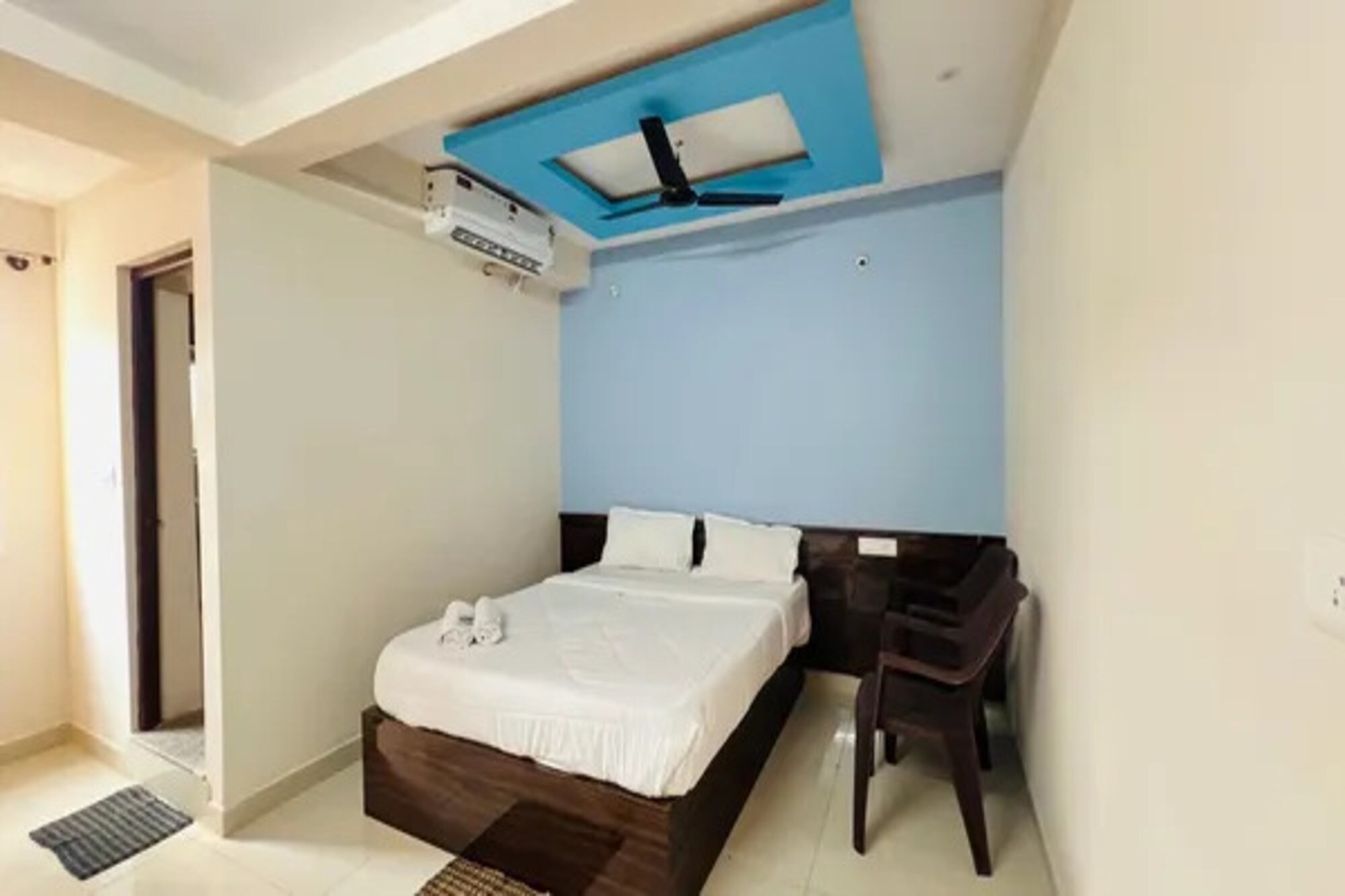 FabHotel Saanidhya Comforts - Tap to explore photos