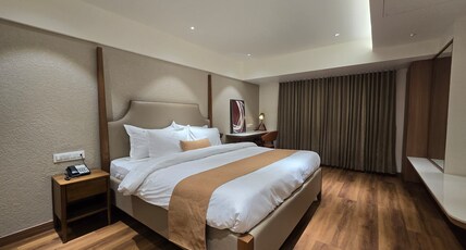 Hotel ILark Room Type - Deluxe suite Room