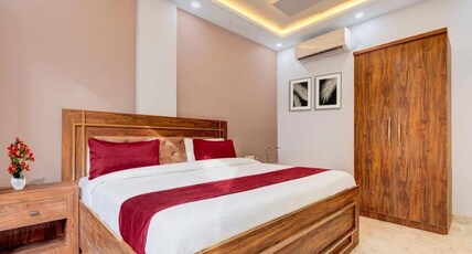 Super Hotel Pari Chowk Formerly The Divine KRC Room Type - Classic room