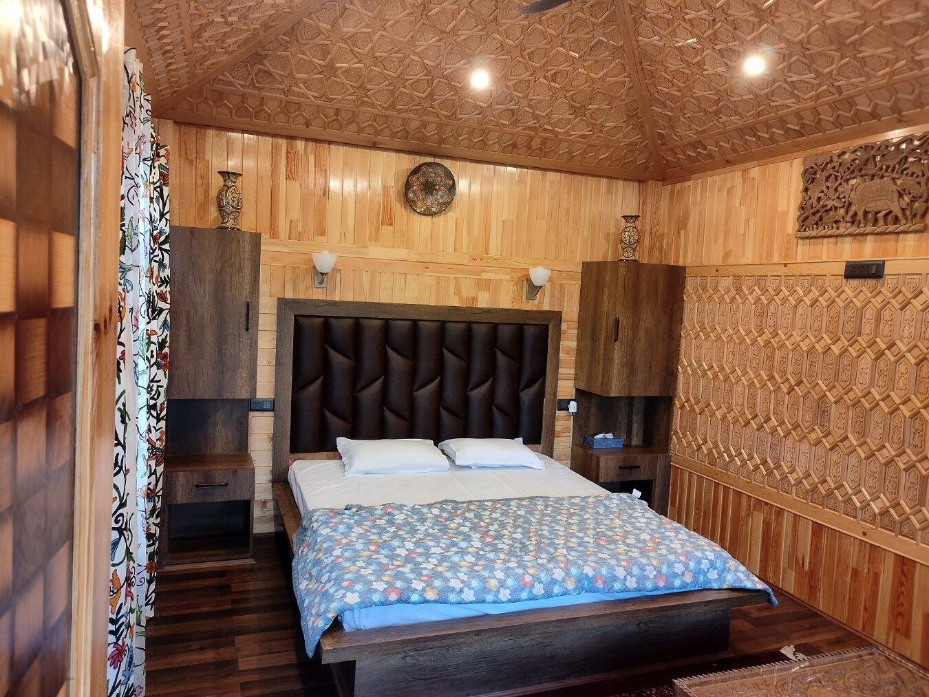 Shade Tree Resort s - Tap to explore photos