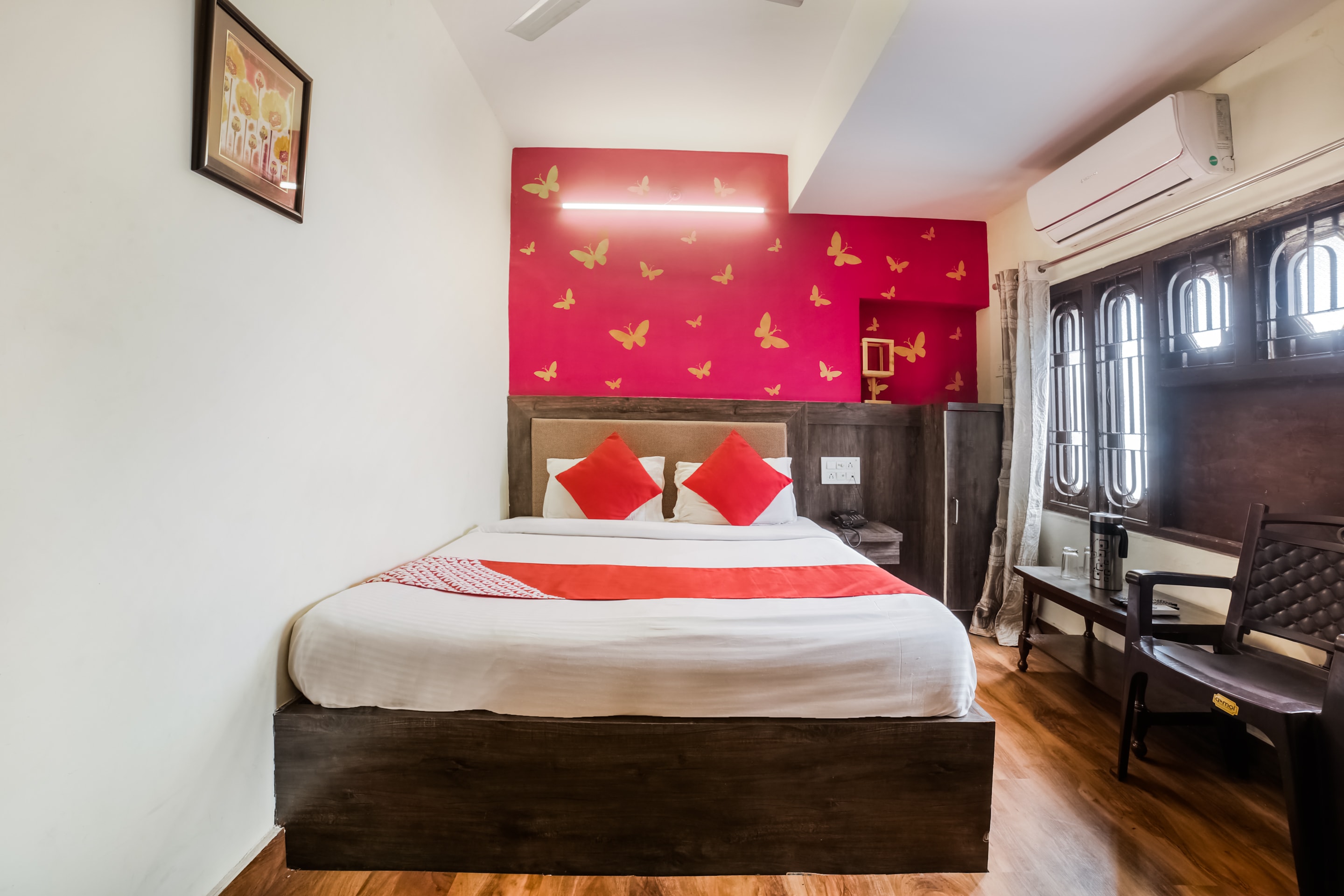Hotel O Vaishali - Tap to explore photos