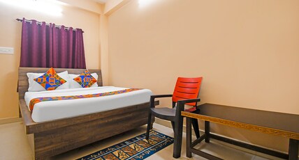 FabHotel Royal Lagoon - Nr. Railway Station Gate Number 1 Room Type - Deluxe Room
