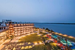 Hotel Sonar Bangla, Taki
