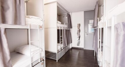St Christophers Inn Barcelona Room Type - Private 6-Bed Dormitory Room with Shared Bathroom