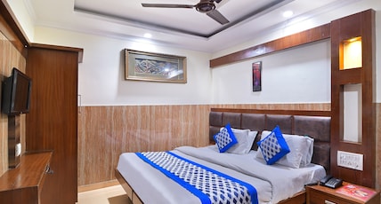 Hotel Glow Inn@3 Mins Walk From NDLS Rail Station Room Type - Deluxe Room with Air Conditioner & Wi-Fi Hotel Glow Inn@3 Mins Walk From NDLS Rail Station Room Type - Deluxe Room with Air Conditioner & Wi-Fi
