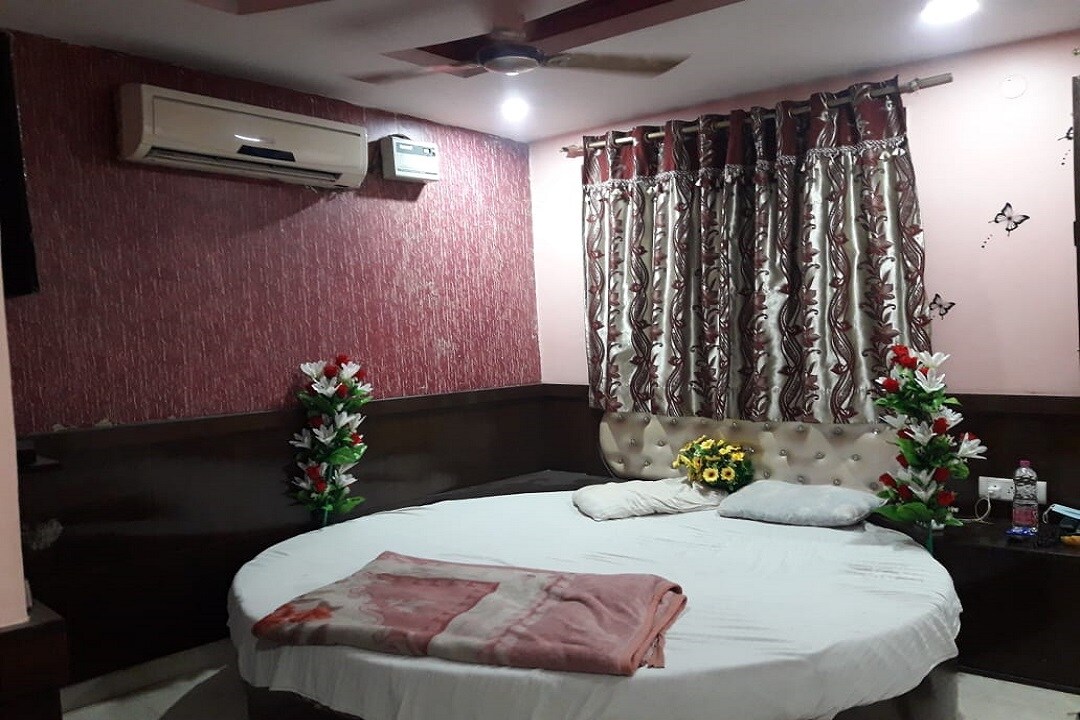 Basant Guest House - Tap to explore photos