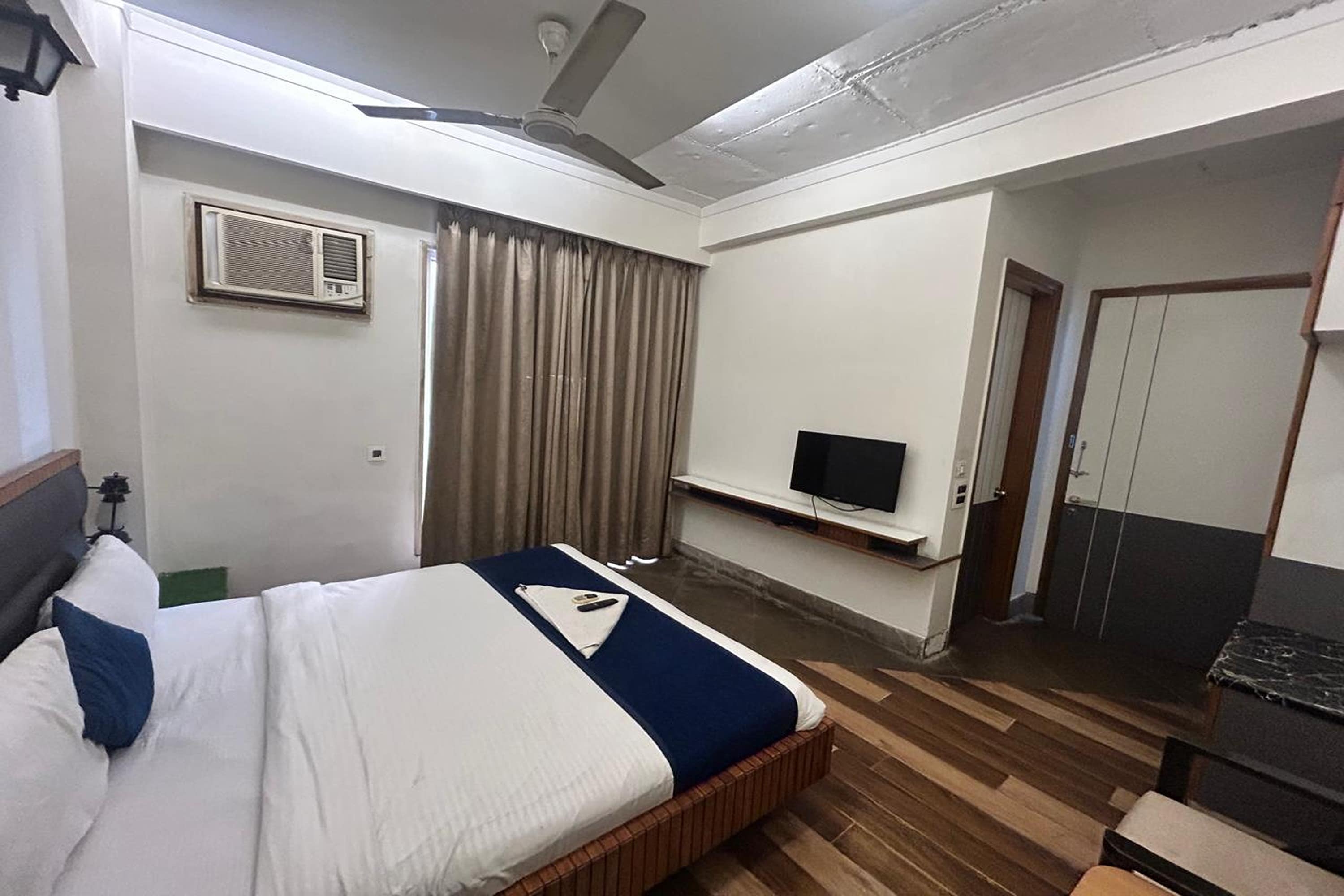 Premium Nest, Golf Course Road - Tap to explore photos