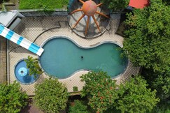 HEAVEN HILL RESORT