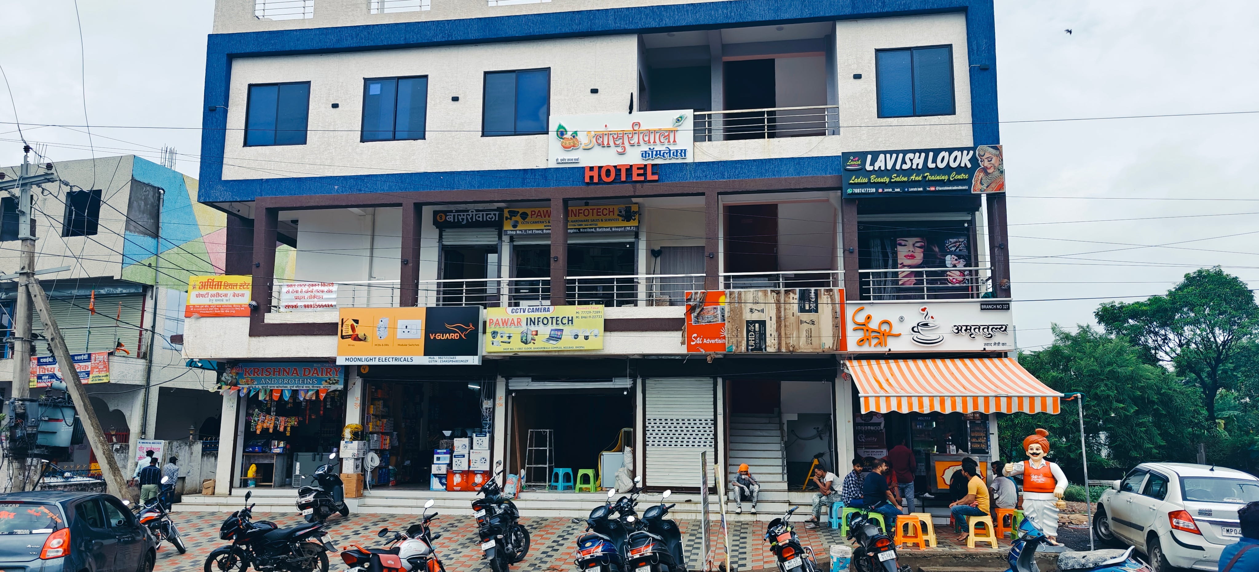 Hotel Basuriwala - Tap to explore photos
