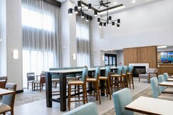 Hampton Inn & Suites by Hilton Chicago/St. Charles