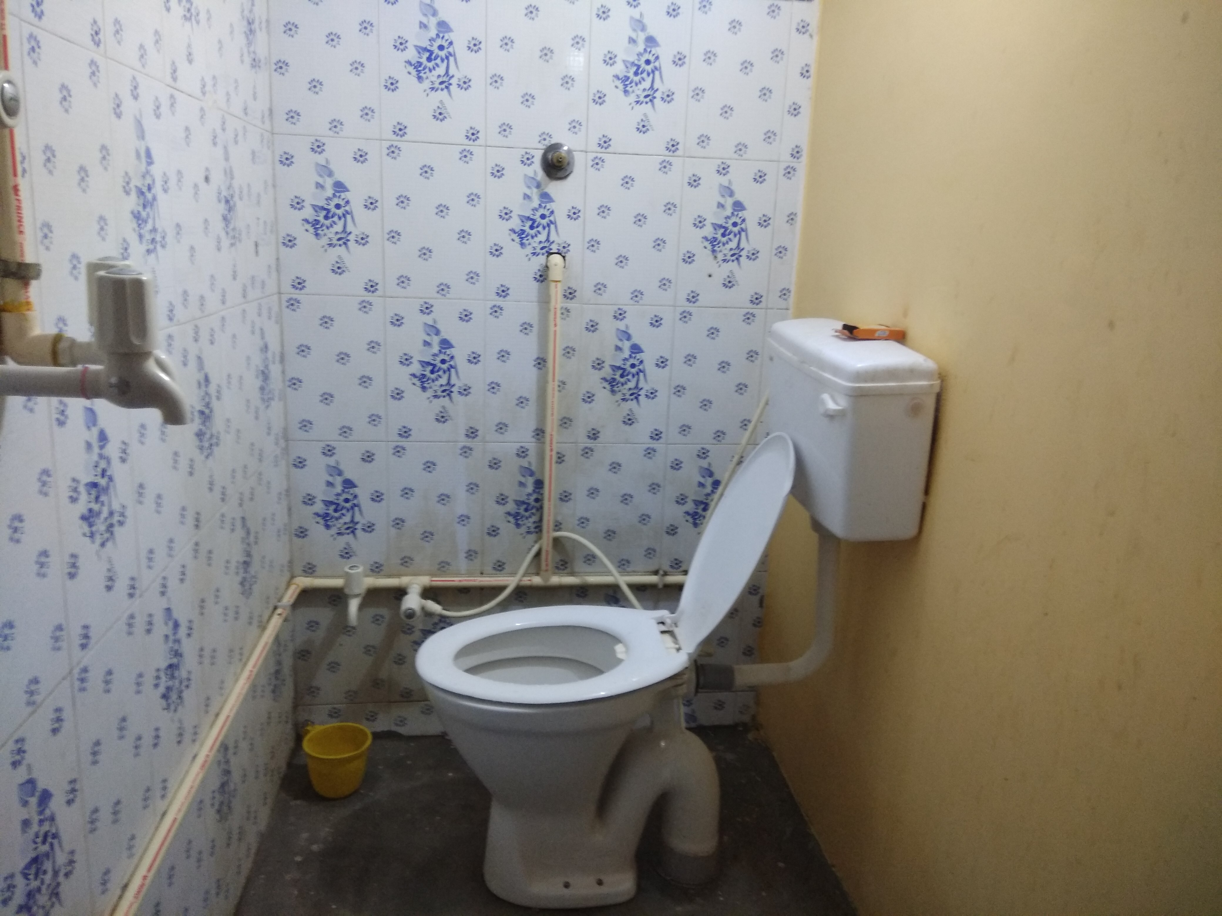 Kaushil Paying Guest House - Tap to explore photos