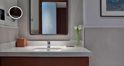 DoubleTree by Hilton Sharjah Waterfront Hotel & Residences Room Type - KING SUP RM WATERFRONT VW