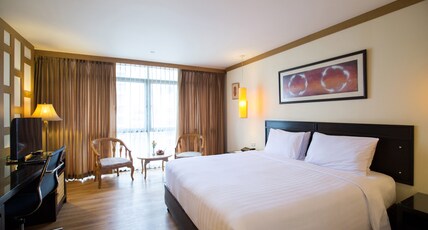 The Tarntawan Hotel Surawong Bangkok  Room Type - Deluxe Room