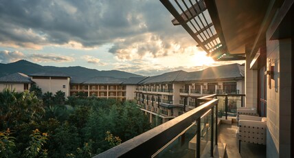 HUALUXE Hotels & Resorts Kunming - AN IHG HOTEL Room Type - 2 Double Standard Lounge Access Garden View
