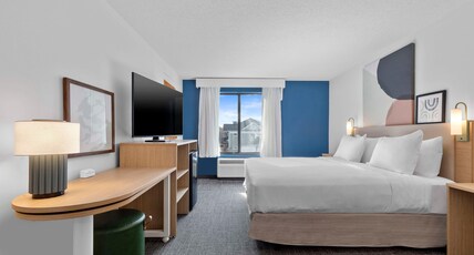 Spark by Hilton Greensboro Room Type - 1 KING MOB HR ACC RI SHWR