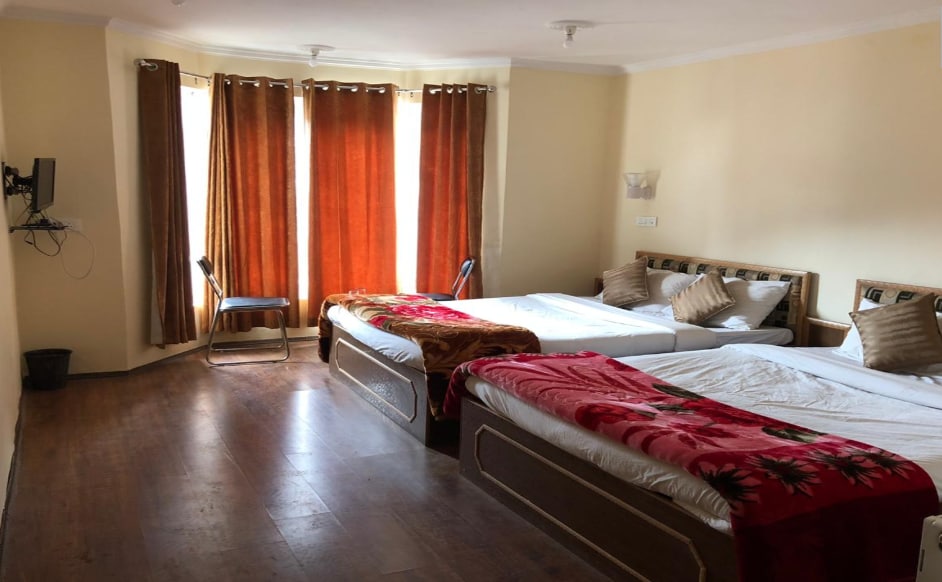 SNOW HEIGHTS - Tap to explore photos