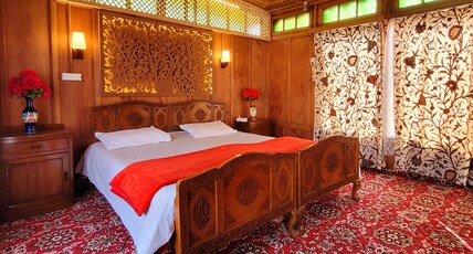 LILY OF THE WORLD Room Type - DELUXE AC ROOM