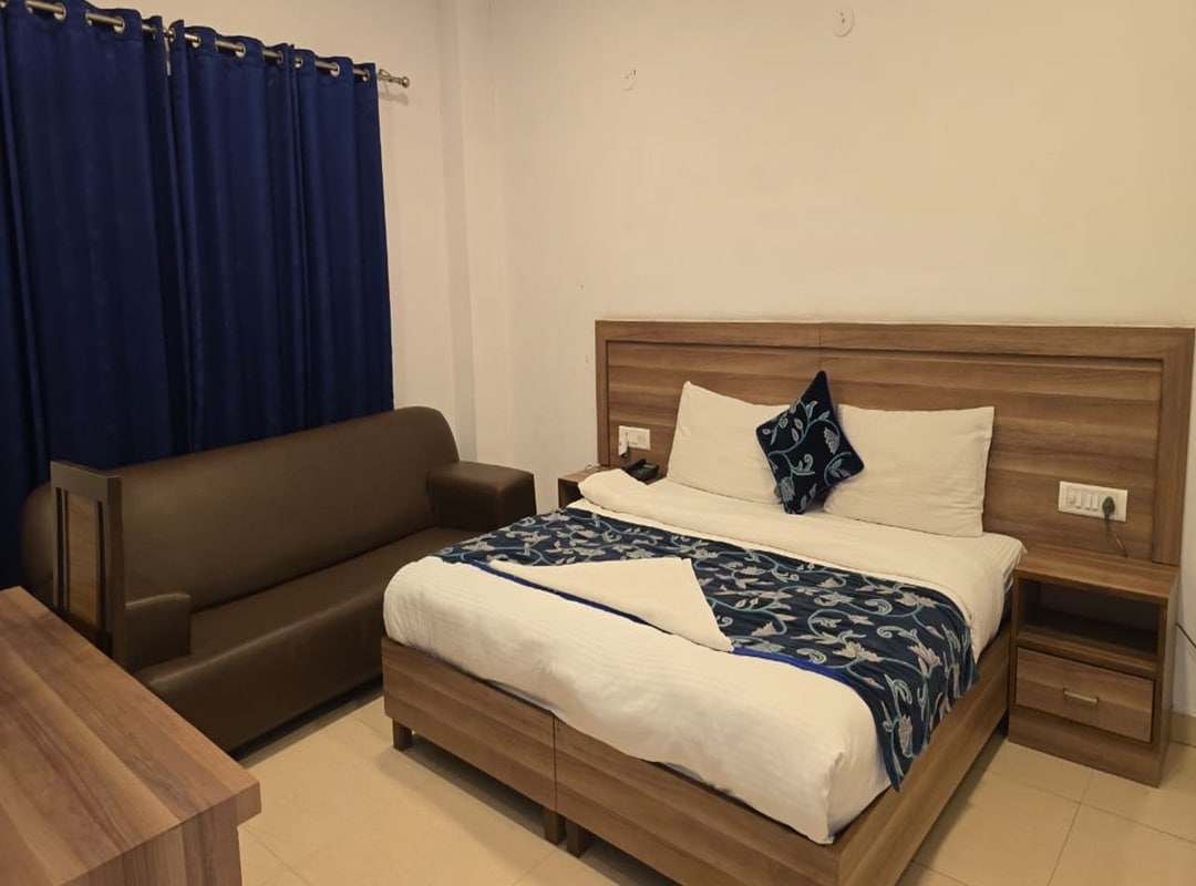 The Maple Stays - Tap to explore photos