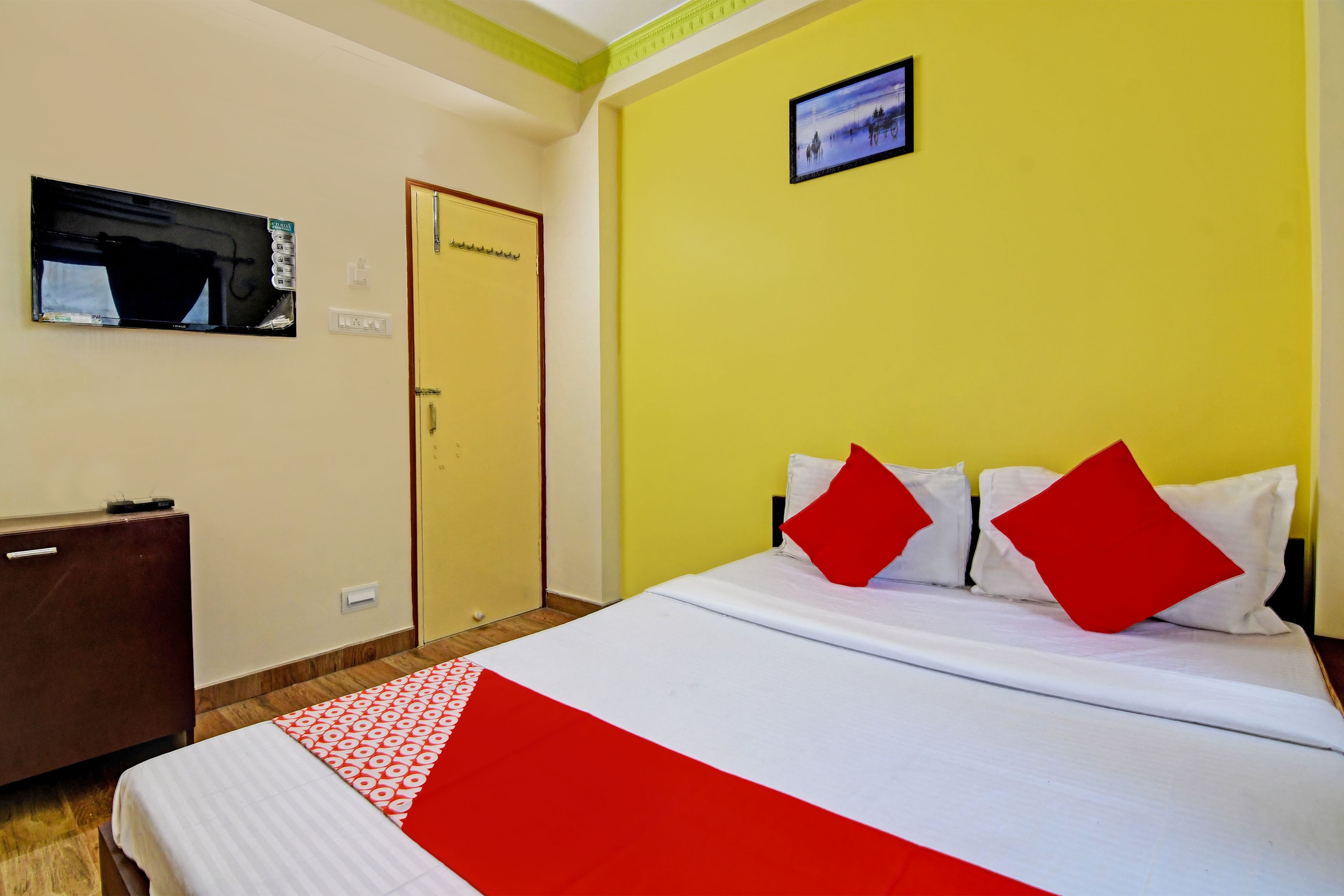 Hotel O Shree - Tap to explore photos