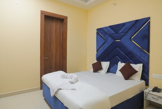 HOTEL VCR INN LONI
