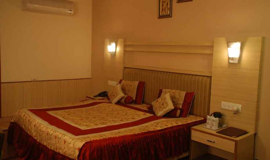 Hotel Capri - Tap to explore photos