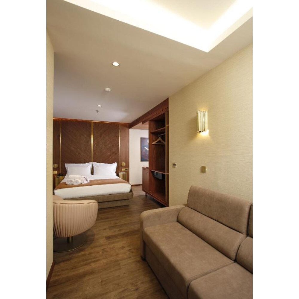 Kate Hotel Special Class - Tap to explore photos