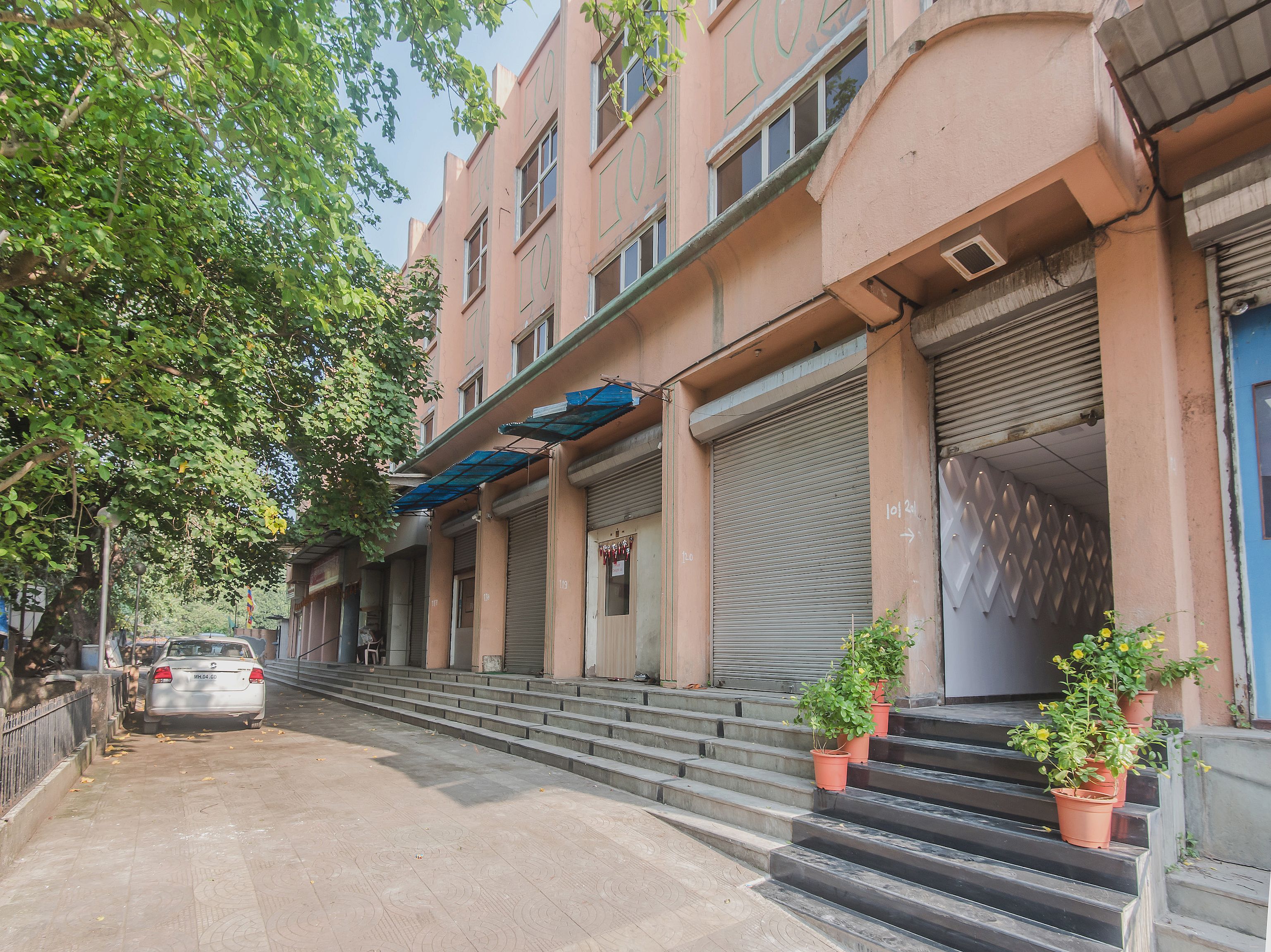 Hotel O Divine Residency Near Phoenix Marketcity - Tap to explore photos