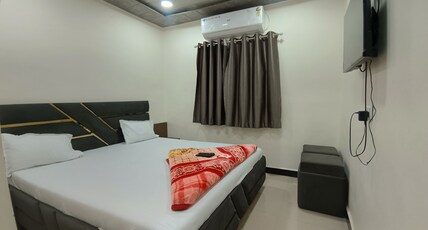 Shree Balaji Hotel Room Type - Deluxe Room