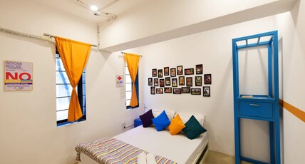 Urban Stays Backpackers Hostel Room Type - Deluxe Private AC Room with Shared Bathroom