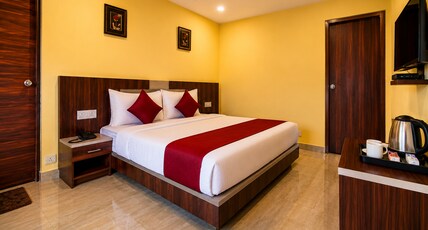 Hotel Manik Room Type - Deluxe AC Room