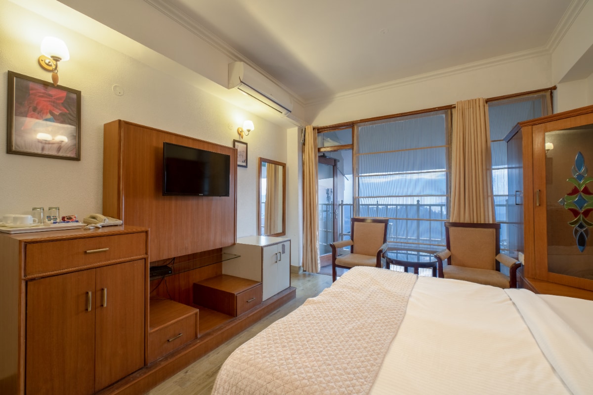 Dunn Perk Manor Homestay | Rooms & Restaurant - Tap to explore photos