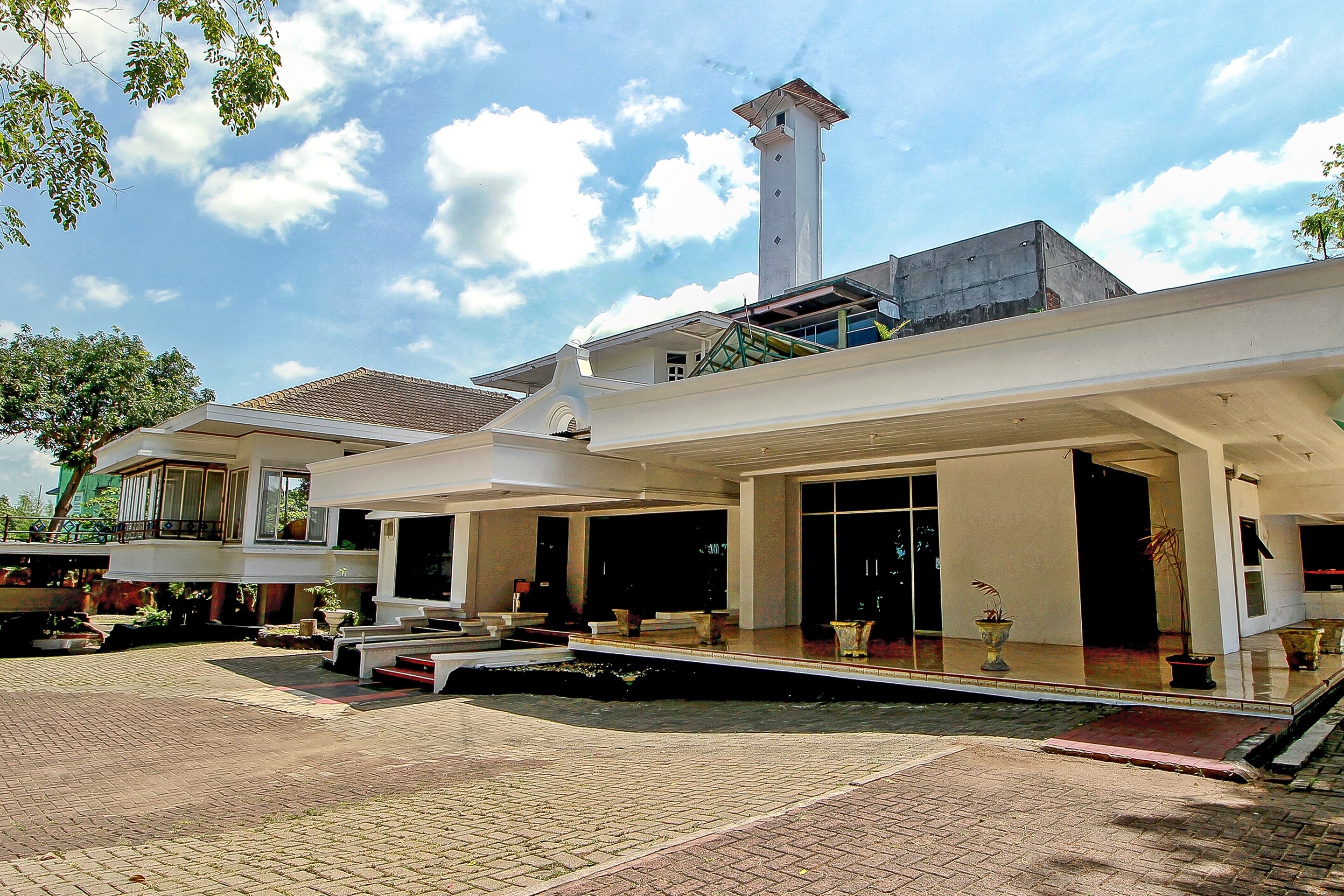 Hotel Rio Asri Reborn - Tap to explore photos