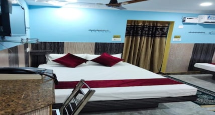 Chakravarthy Holidays Room Type - Deluxe Two Person AC Room Chakravarthy Holidays Room Type - Deluxe Two Person AC Room