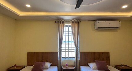 Hill Mountain hotal Room Type - Deluxe Room with Air Conditioning