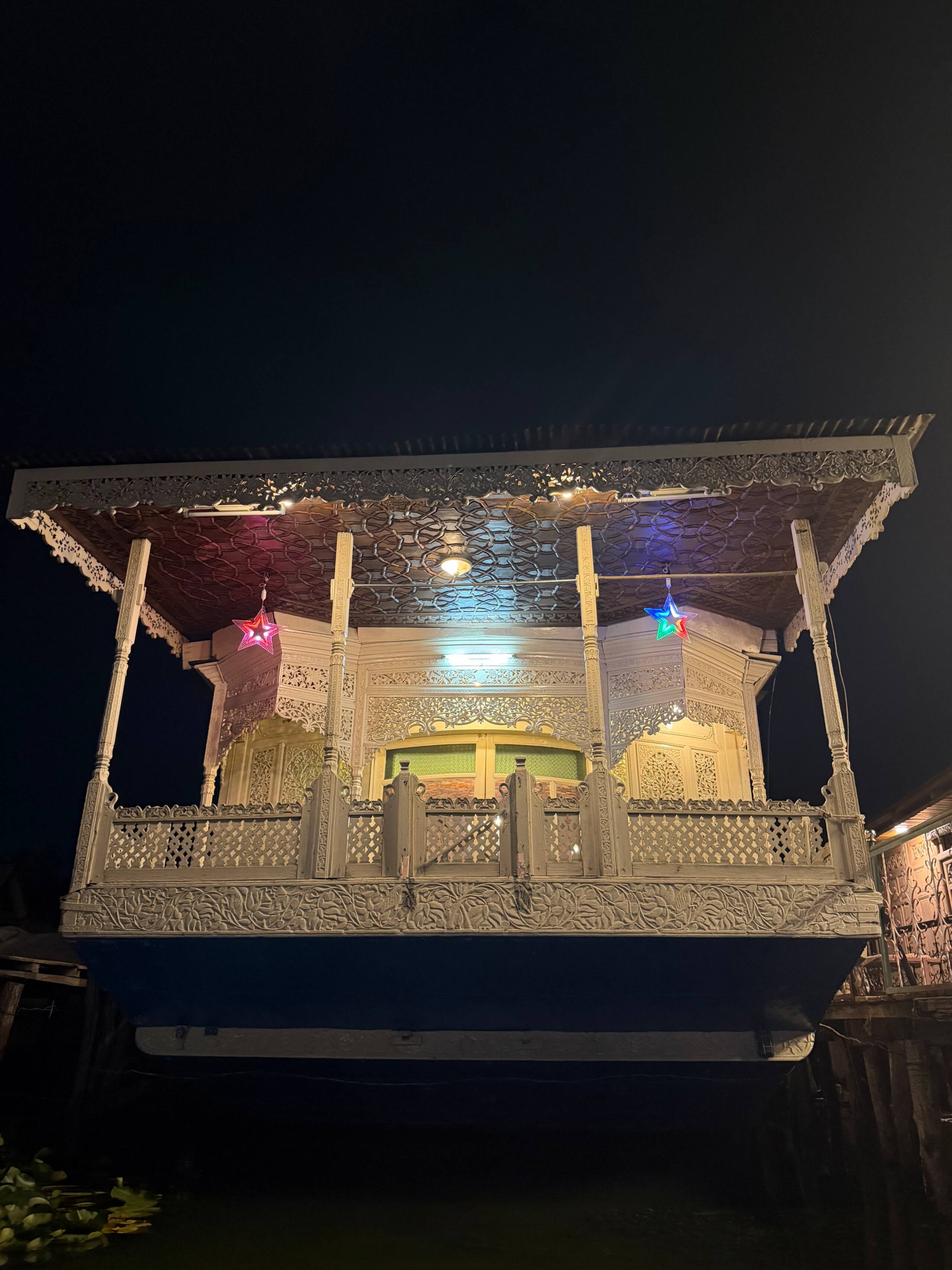 Experience Magic of Kashmir Our Luxury Houseboat - Tap to explore photos