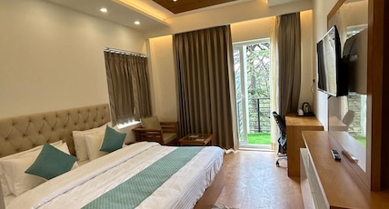 Cocoon Shimla - 1 KM from ISBT Shimla Room Type - Super Deluxe room with balcony