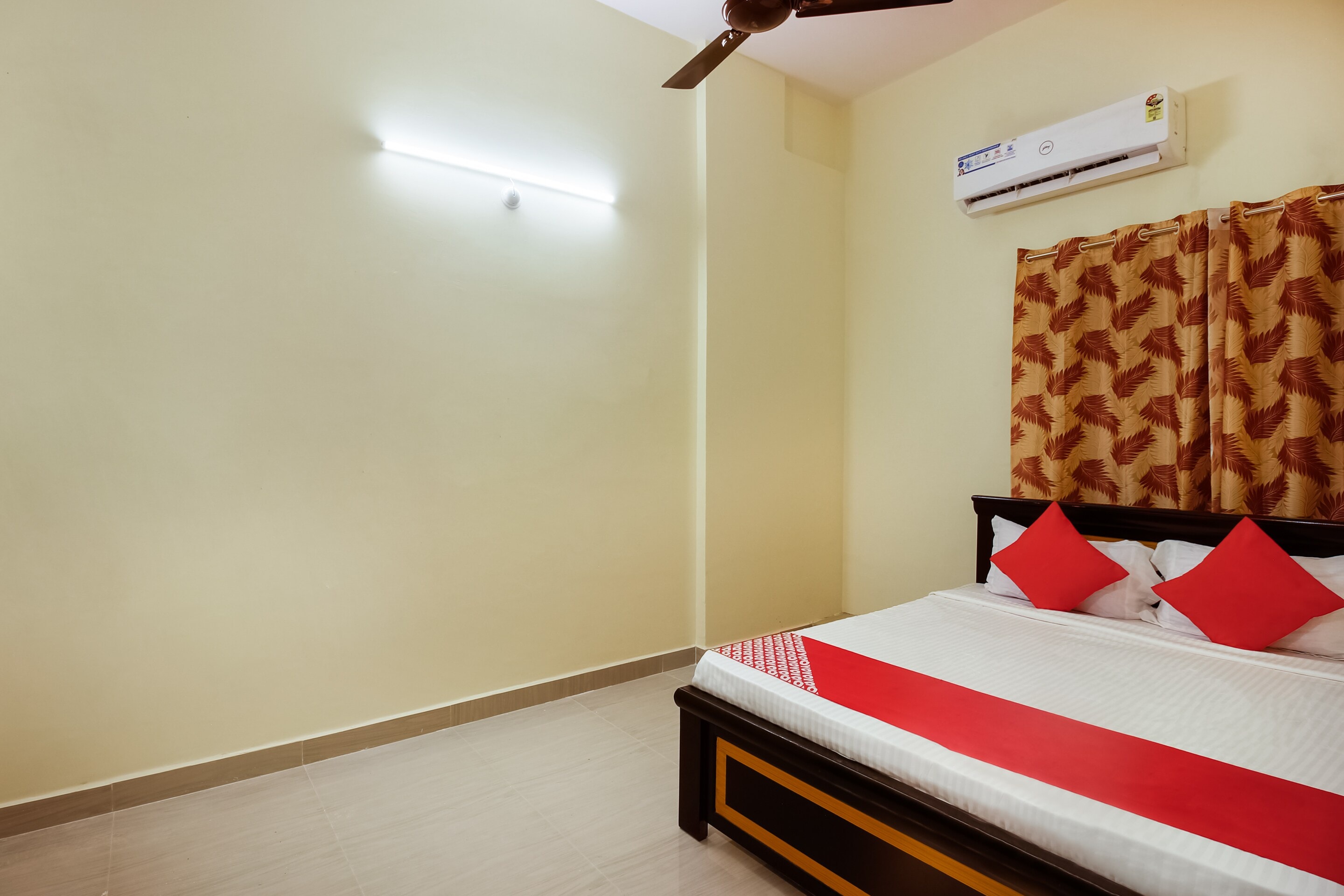 Hotel O Shri Chaitra - Tap to explore photos