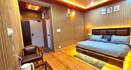 Prafull Hotel & Restaurant Room Type - Deluxe King Room With Balcony