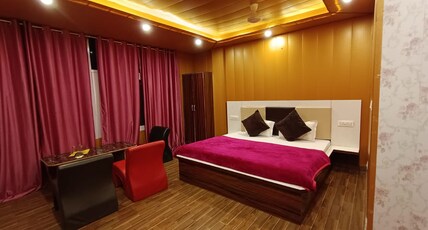 Hotel Pine View Villa Room Type - Premium AC Room