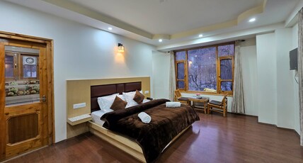 Solang Snow Heaven | Close to Solang Snow Point Room Type - Superior Room | Balcony and Mountain View