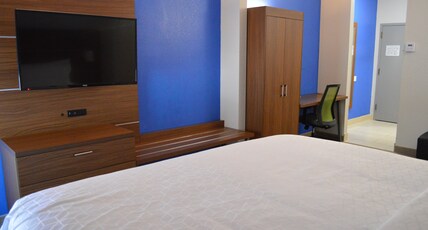 Holiday Inn Express Hotel & Suites Batesville Room Type - 1 King Standard Mobility Accessible Roll In Shower Holiday Inn Express Hotel & Suites Batesville Room Type - 1 King Standard Mobility Accessible Roll In Shower