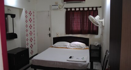 Just Guest House Room Type - Deluxe AC Room with Airport Drop