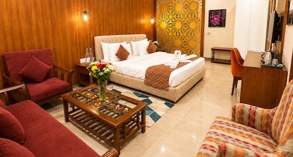 Comfort Inn Dhaliwals, Gurgaon Room Type - Executive Room (24 hours Room Service) Comfort Inn Dhaliwals, Gurgaon Room Type - Executive Room (24 hours Room Service)