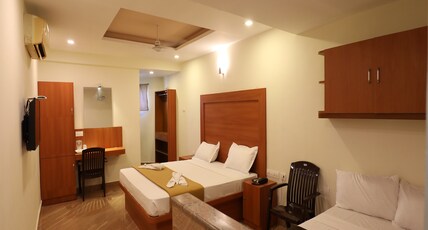 HOTEL RYDHAM Room Type - Suite Room with Four Double Beds