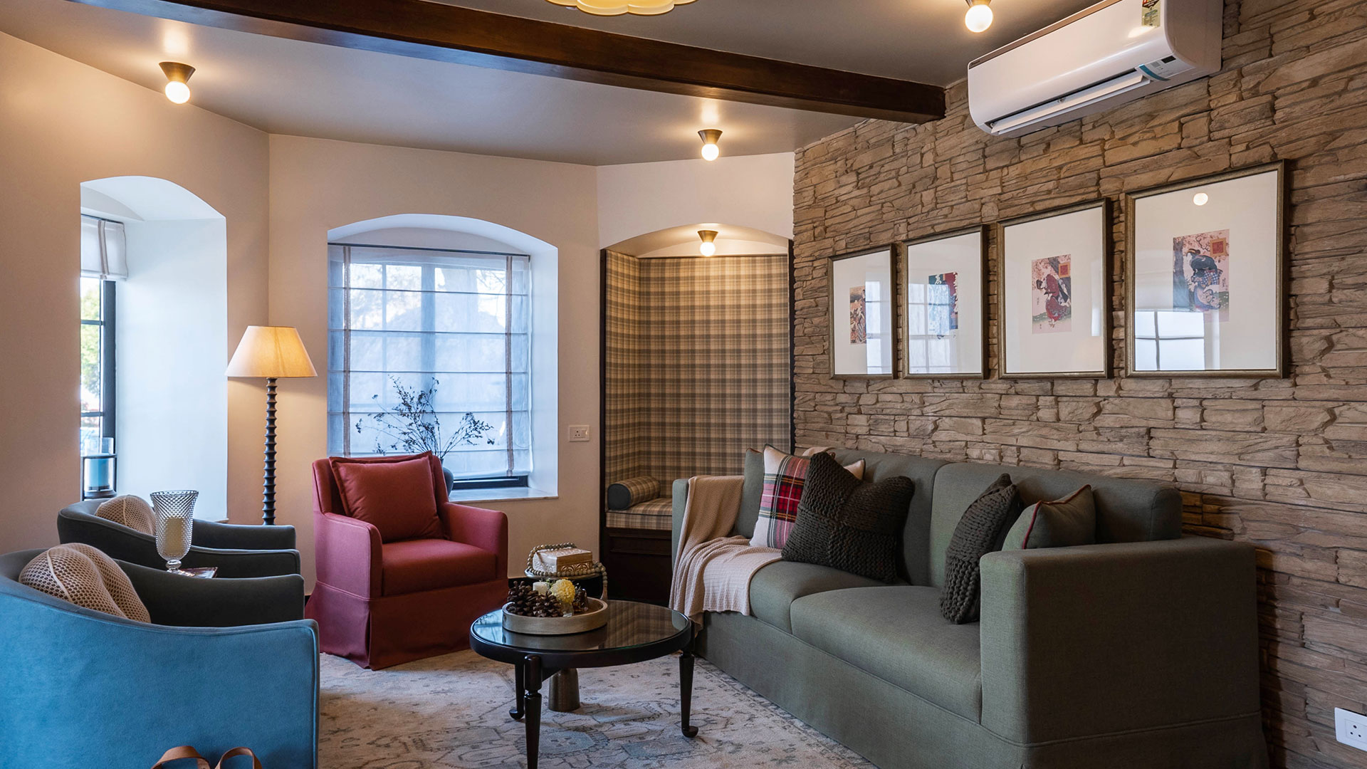 LohonoStays Airyland 4 Bedroom - Tap to explore photos