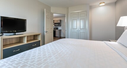 Candlewood Suites Fort Worth West Room Type - 1 King 1 Bedroom Suite Mobil Access Tub