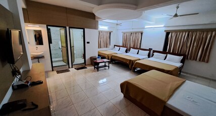 Hotel  Dhruv Palace Room Type - Deluxe Non AC 8 Bed Room